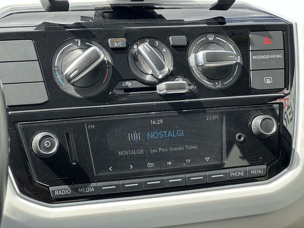Volkswagen UP — 31
