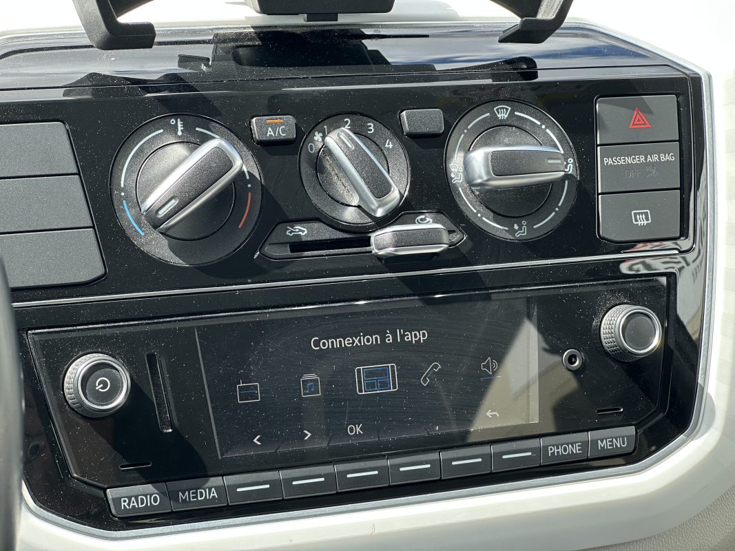 Volkswagen UP — 30