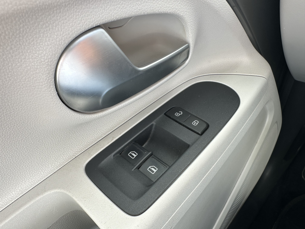 Volkswagen UP — 34