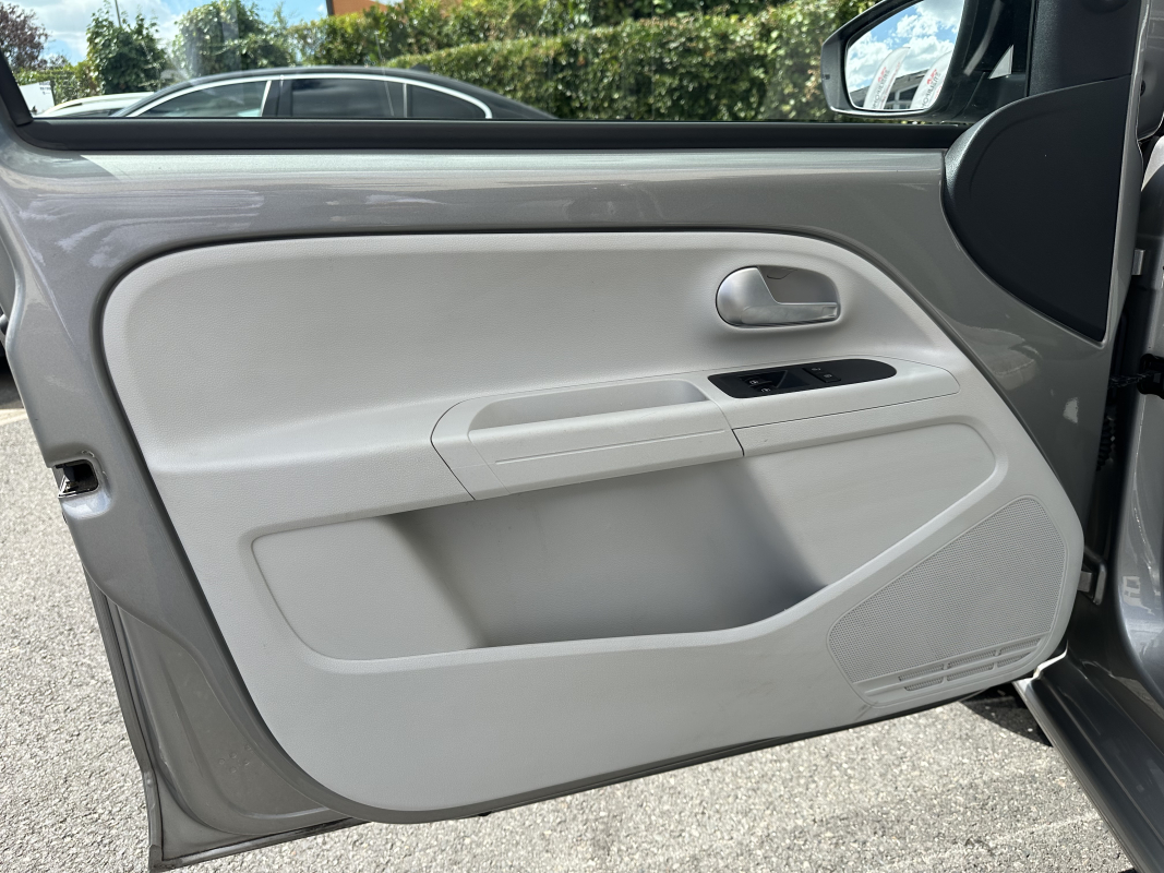 Volkswagen UP — 35