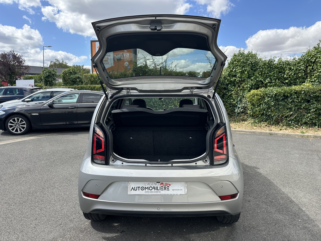 Volkswagen UP — 40