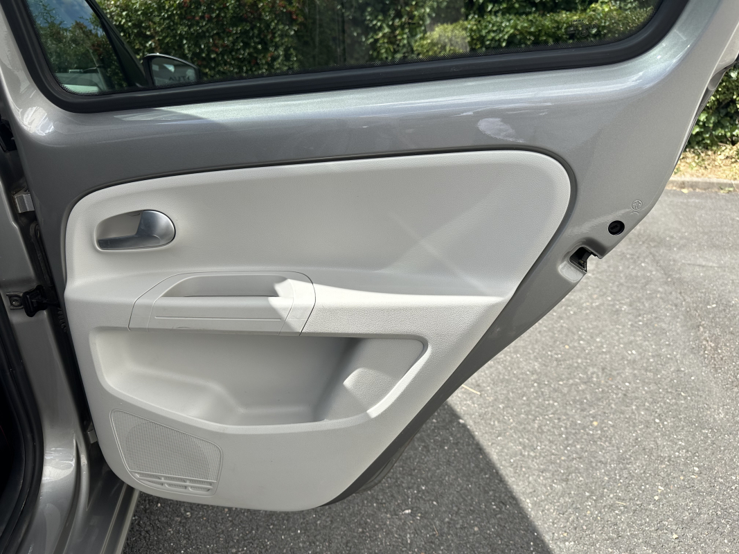 Volkswagen UP — 36