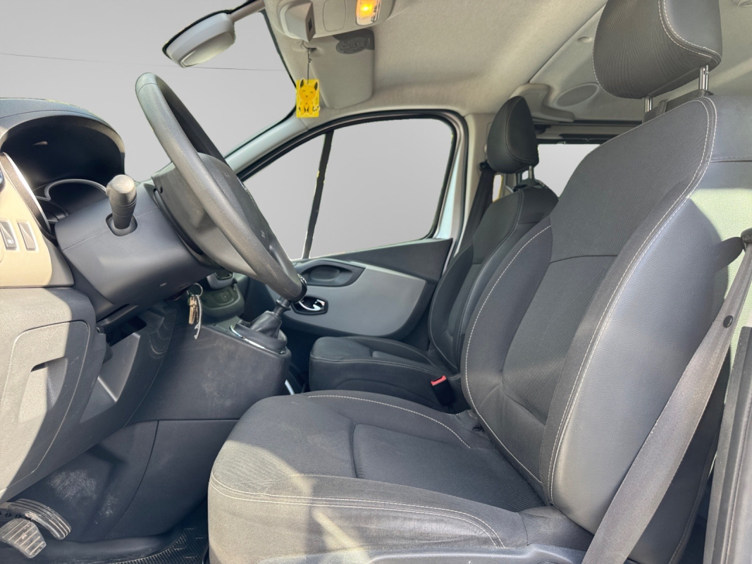 Renault Trafic Combi — 13