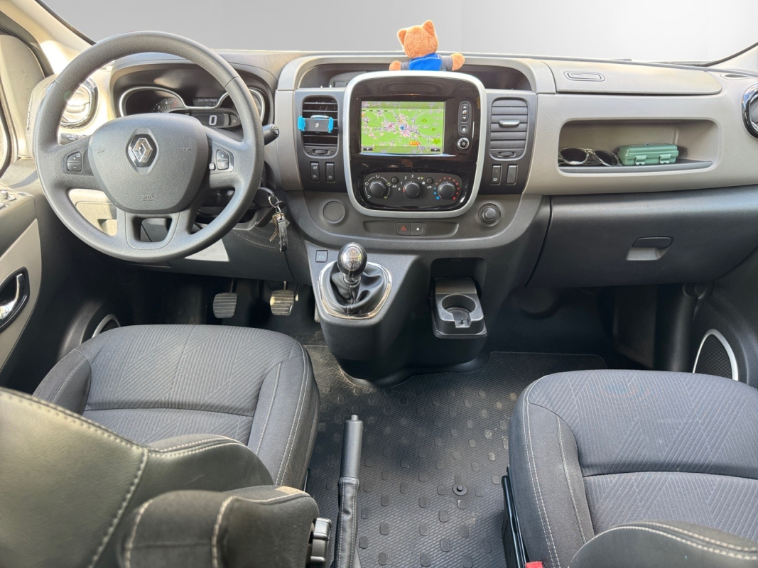 Renault Trafic Combi — 18
