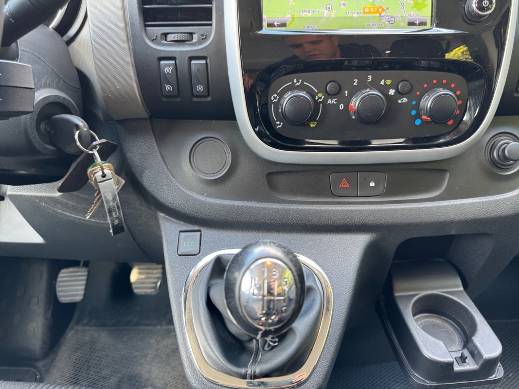 Renault Trafic Combi — 23