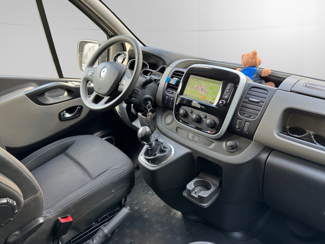 Renault Trafic Combi — 26