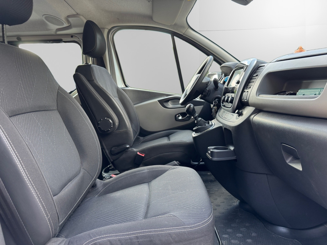 Renault Trafic Combi — 27