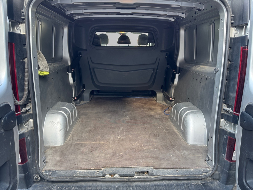 Renault Trafic Combi — 11