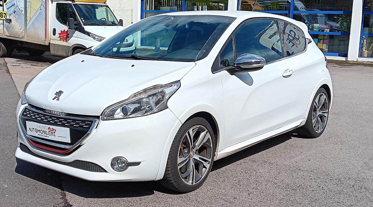 Peugeot 208 — 3
