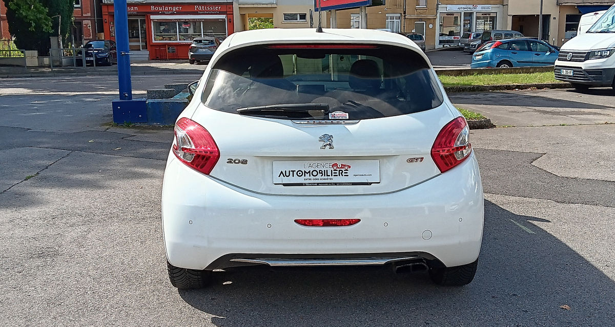Peugeot 208 — 5