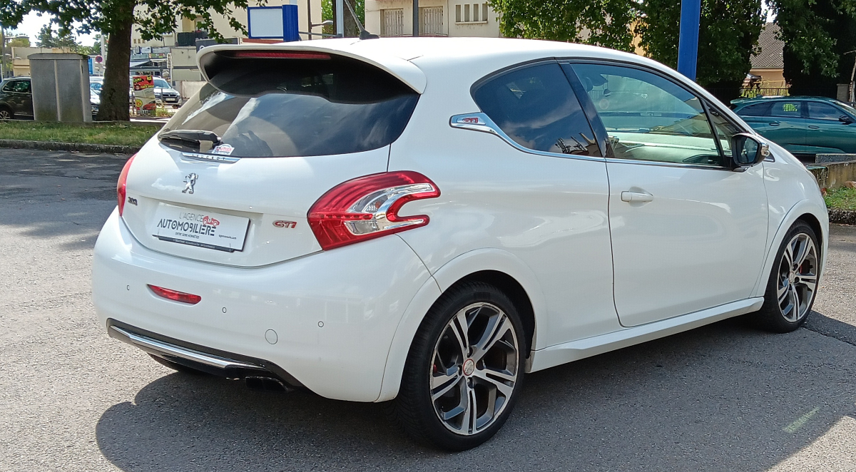 Peugeot 208 — 6