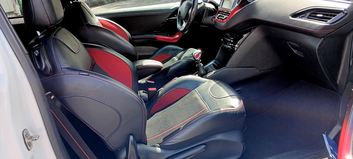 Peugeot 208 — 9