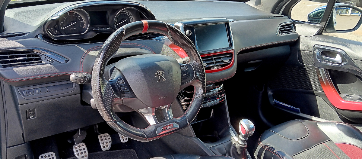 Peugeot 208 — 7