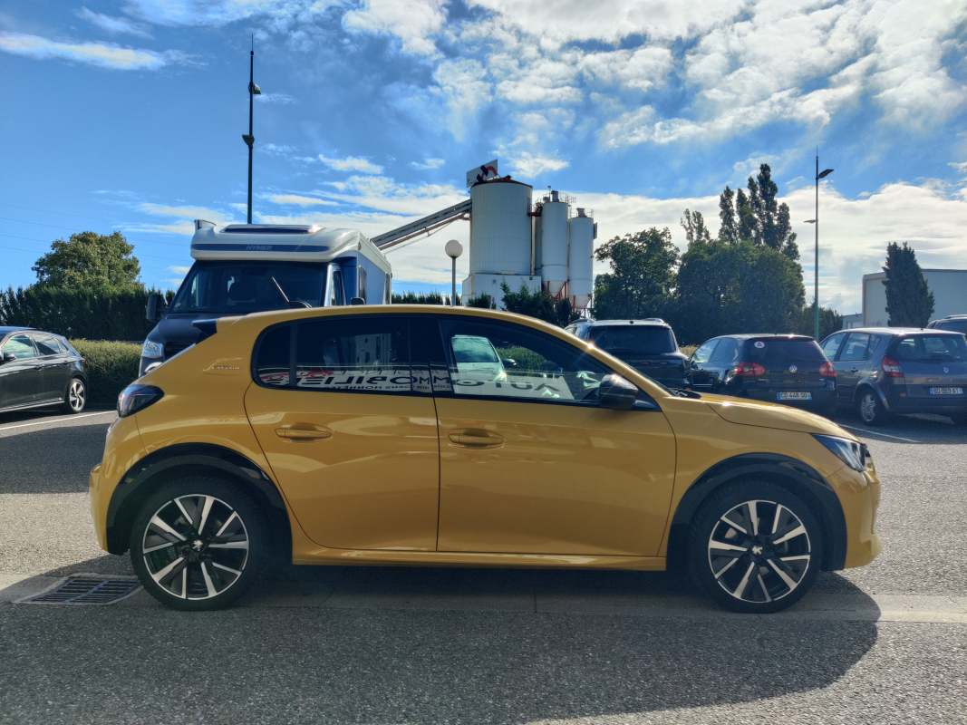 Peugeot 208 — 7