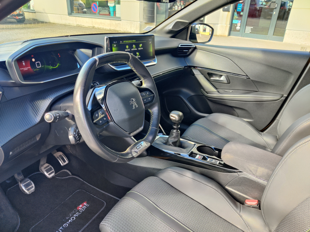 Peugeot 208 — 27