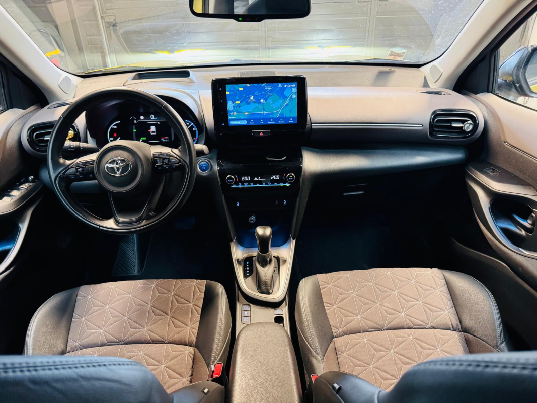Toyota Yaris — 12