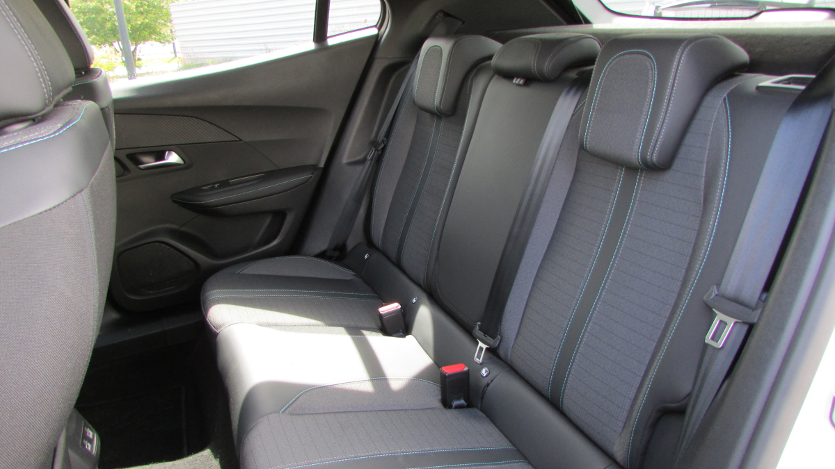 Peugeot 2008 — 12