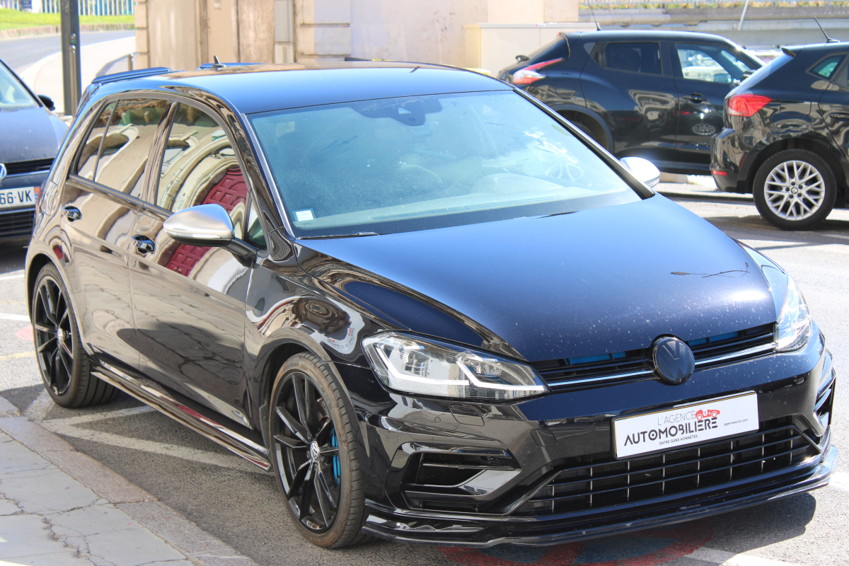 Volkswagen Golf — 3