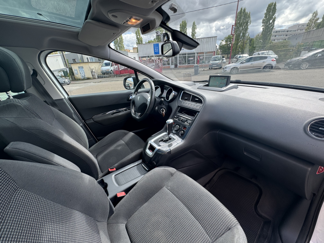 Peugeot 5008 — 9