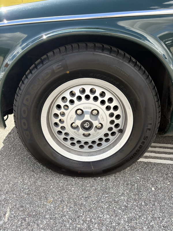 Jaguar Daimler — 27