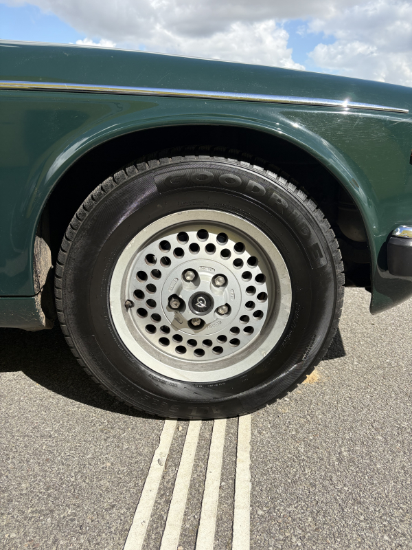 Jaguar Daimler — 19