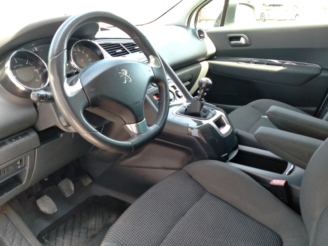 Peugeot 5008 — 12