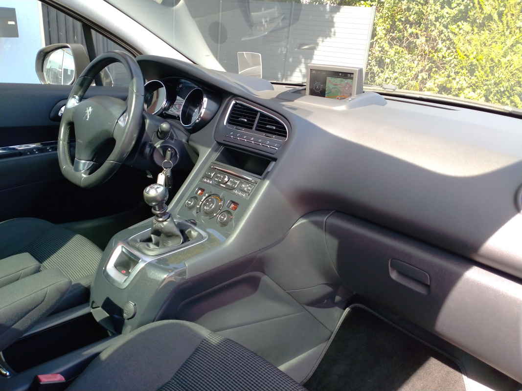 Peugeot 5008 — 25