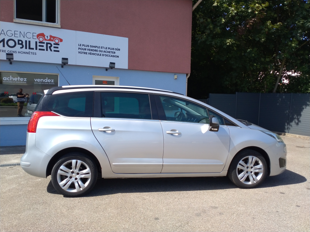Peugeot 5008 — 8