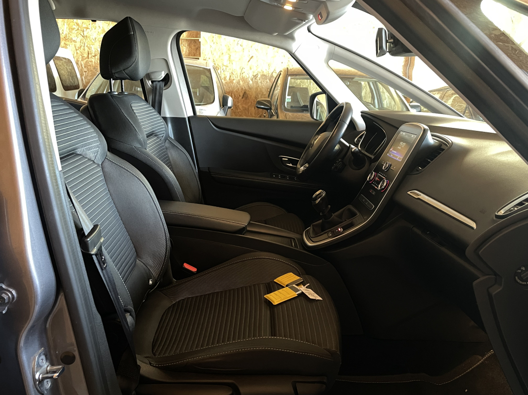 Renault Scenic — 12