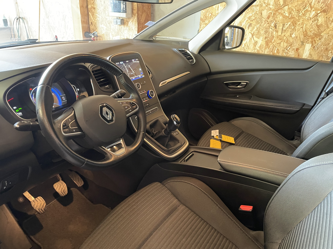 Renault Scenic — 11