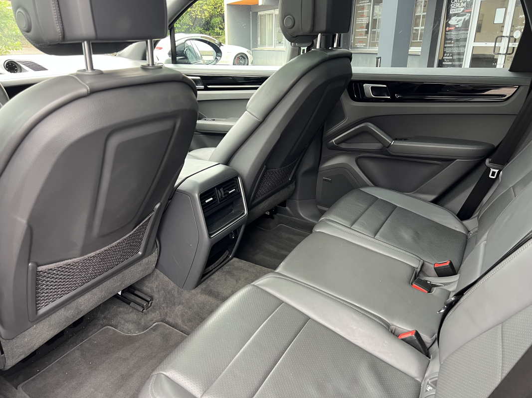 Porsche Cayenne — 7