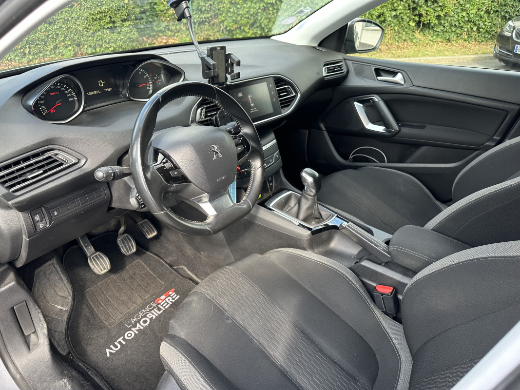Peugeot 308 — 9