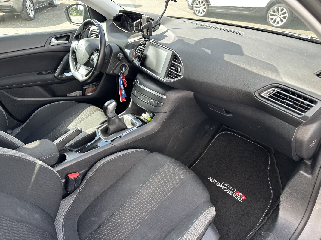 Peugeot 308 — 11