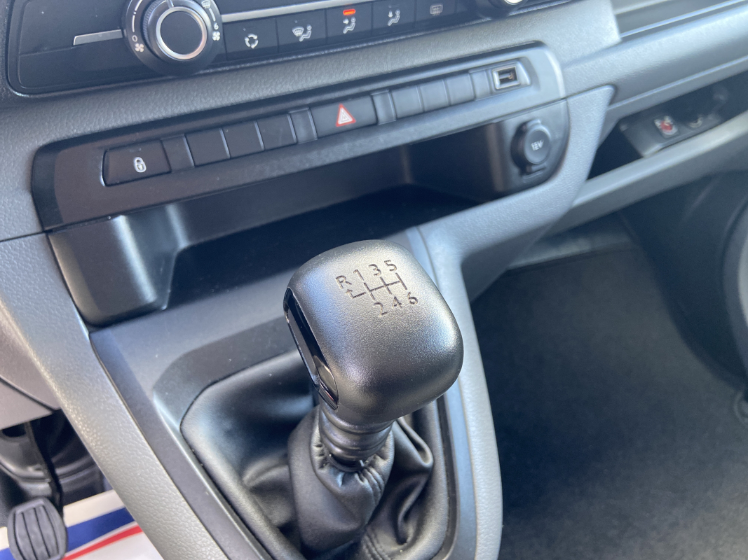 Toyota PROACE Combi — 18