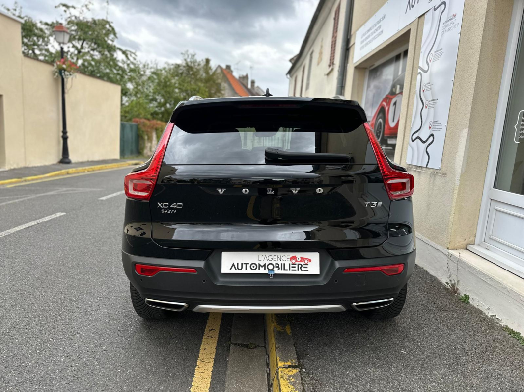 Volvo XC40 — 5