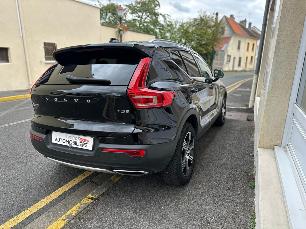 Volvo XC40 — 4
