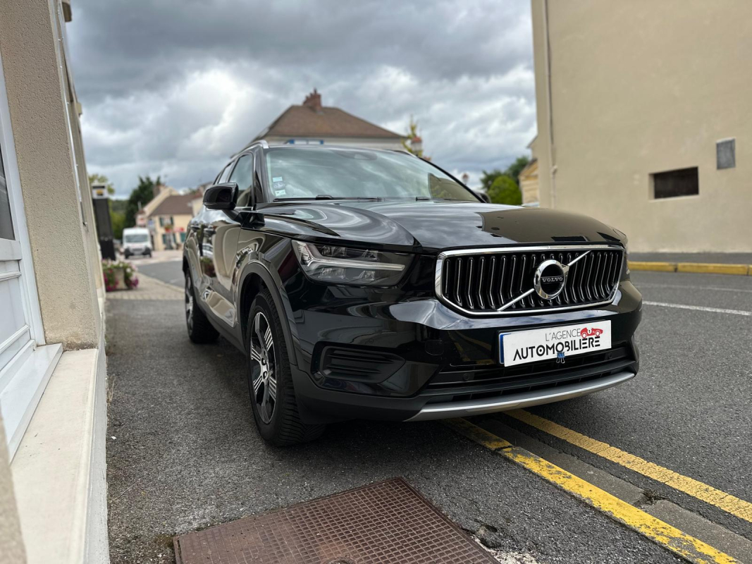 Volvo XC40 — 3