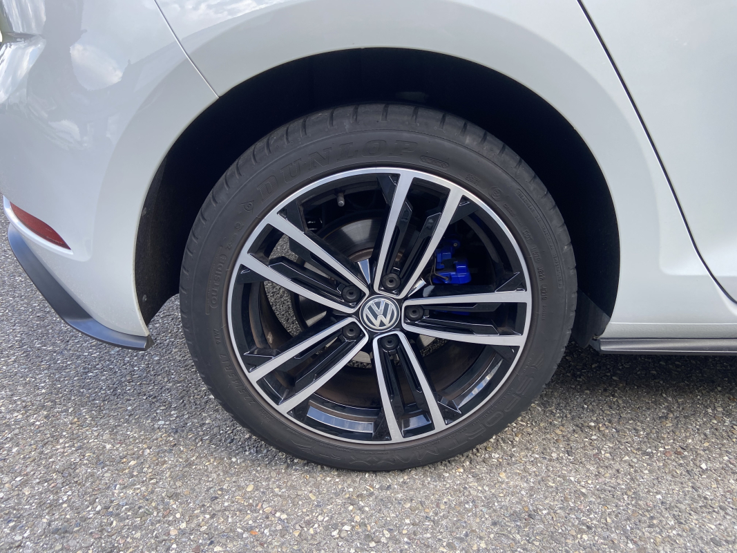 Volkswagen Golf — 29