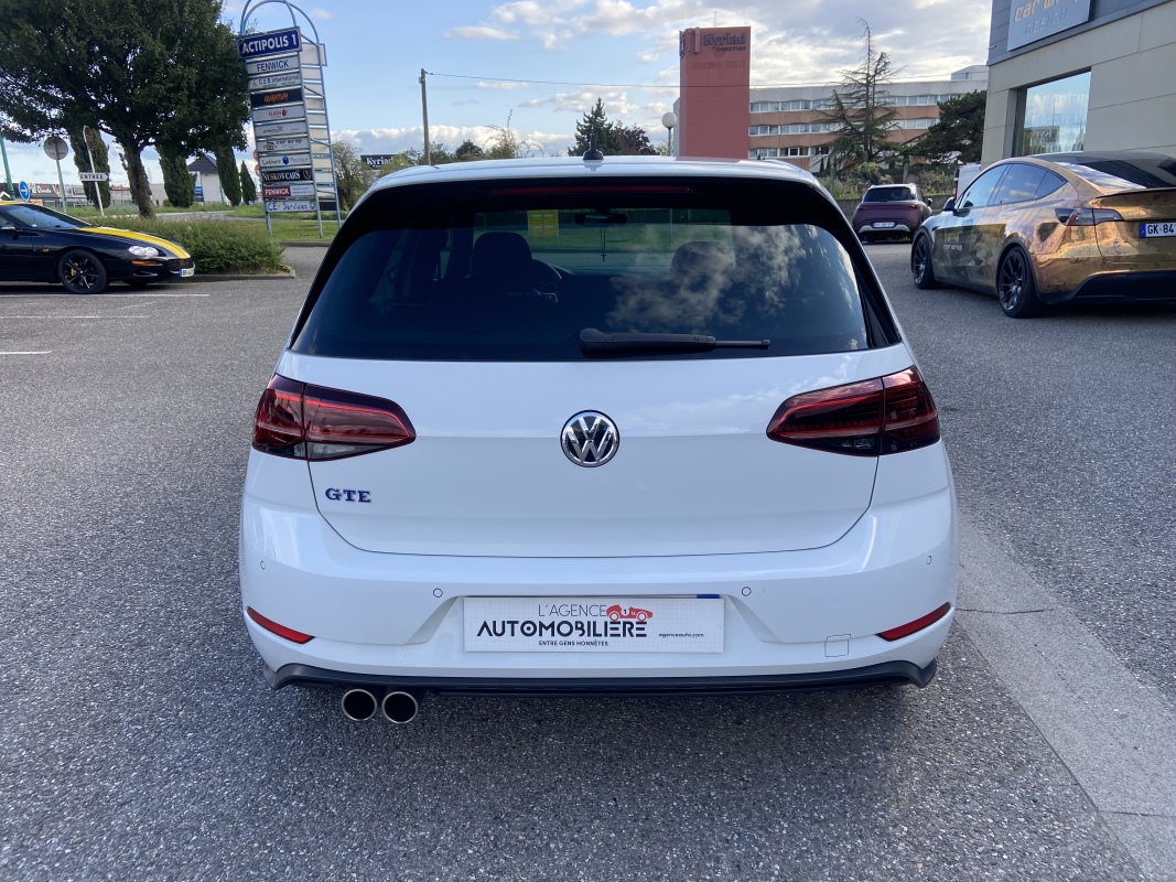 Volkswagen Golf — 7