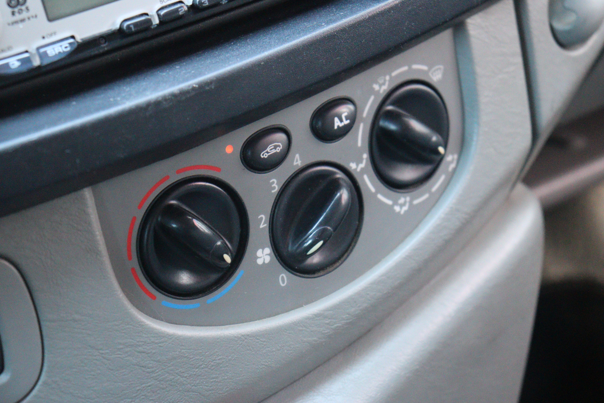 Renault Trafic — 12