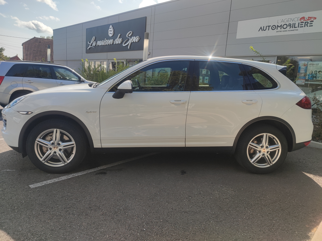 Porsche Cayenne — 2
