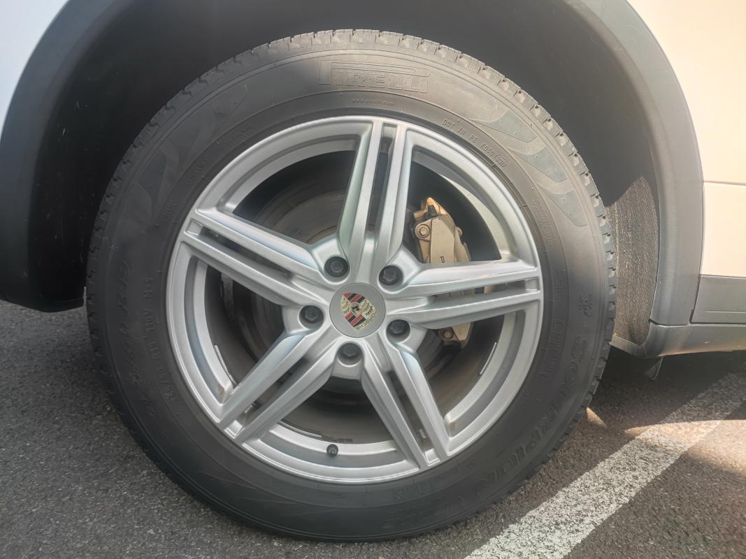 Porsche Cayenne — 23