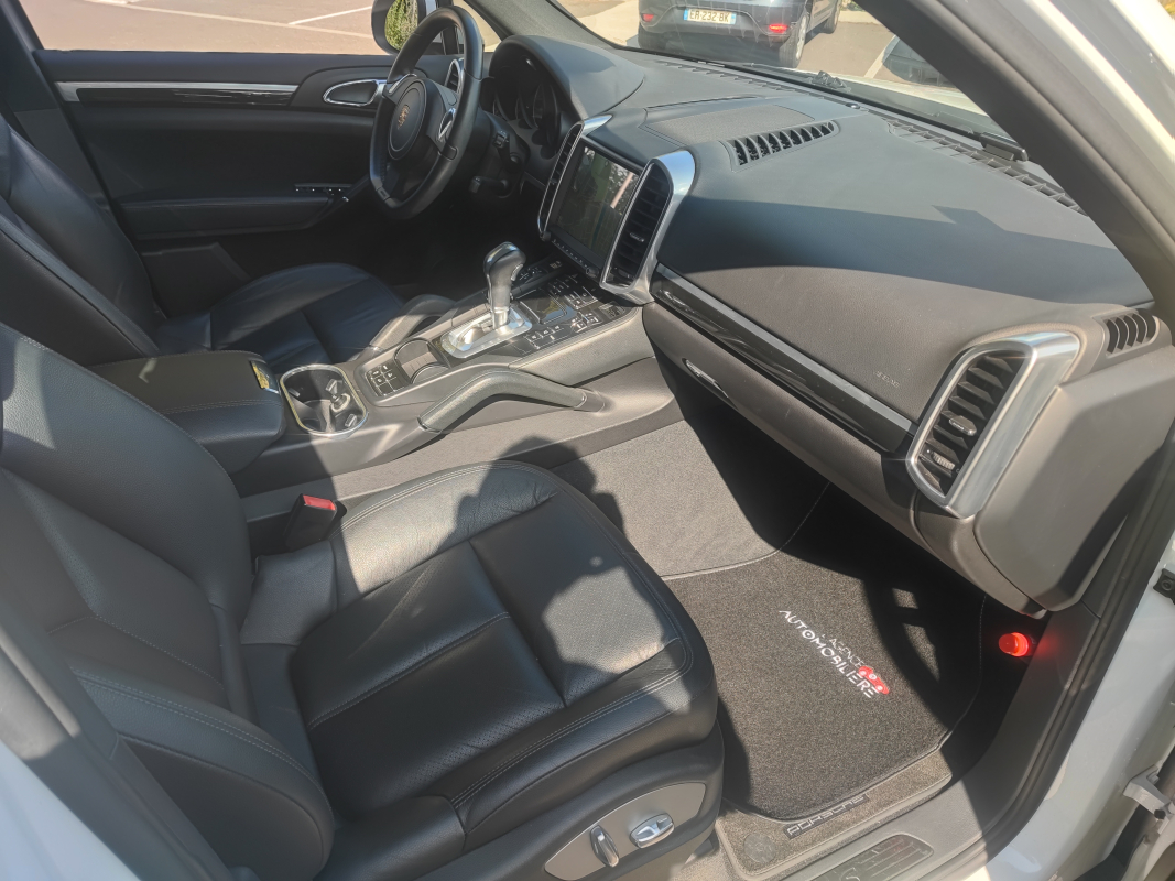 Porsche Cayenne — 16
