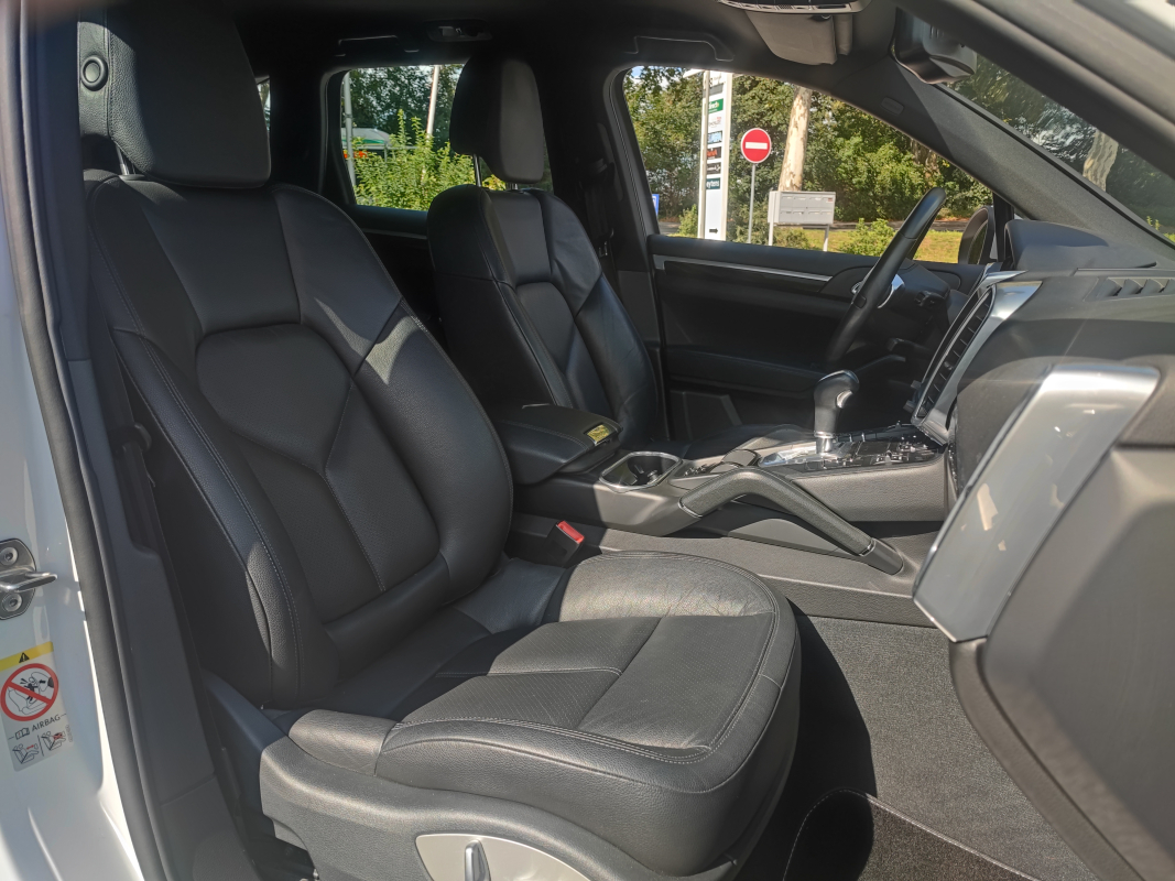 Porsche Cayenne — 13