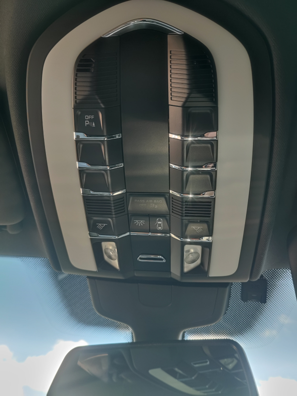 Porsche Cayenne — 33
