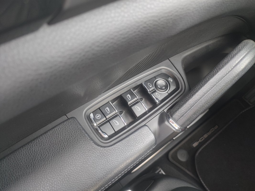 Porsche Cayenne — 34