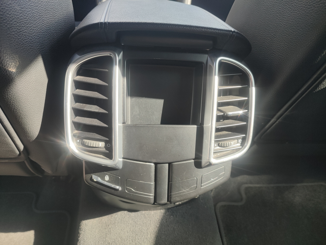 Porsche Cayenne — 38