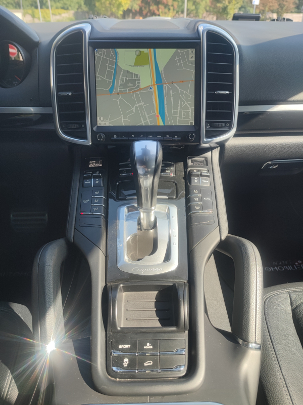Porsche Cayenne — 30