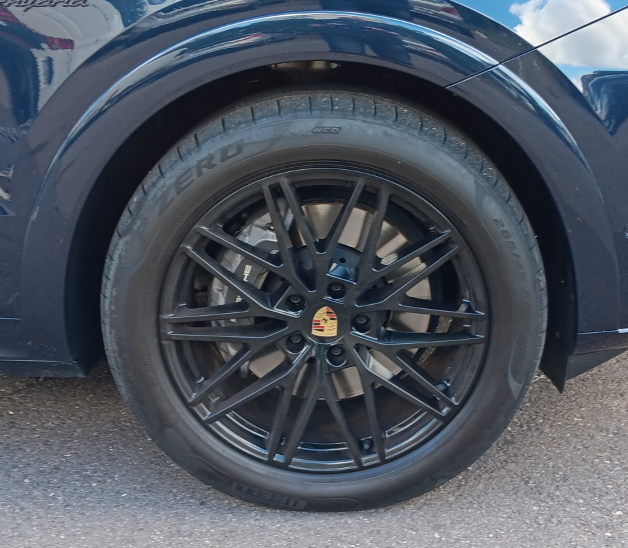 Porsche Cayenne — 18