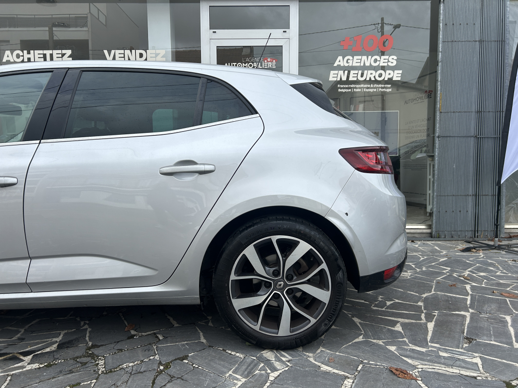 Renault Megane — 8